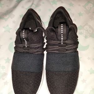 Ladies size 7 Under Armour shoes